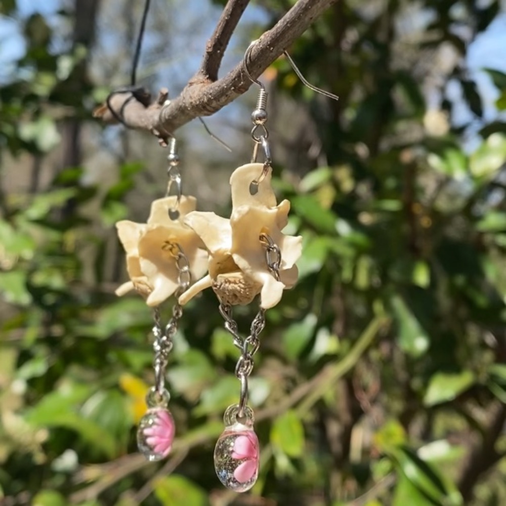 Real Possum Vertebrae Glass Flower 🌸 Charm Earrings - Picture 4 of 17